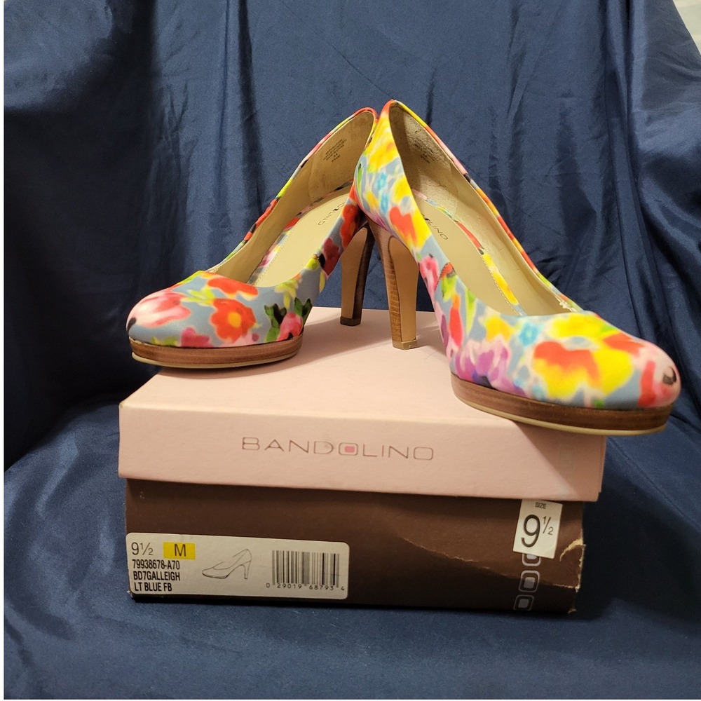 Bandolino Womens Galleigh Blue Rose Flower Garden Watercolor Platform Pump 9.5‎